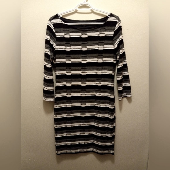 Sharagano Long Sleeve Dress - Picture 1 of 3